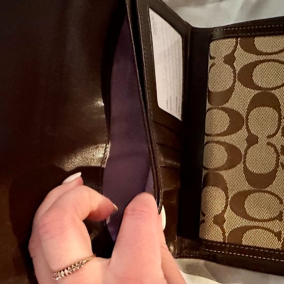 Coach Large Wallet - Picture 6 of 7